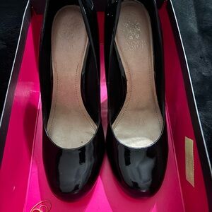Vince Camuto patent leather rounded toe pumps size 10